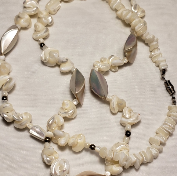 Shell Necklace - Picture 1 of 4